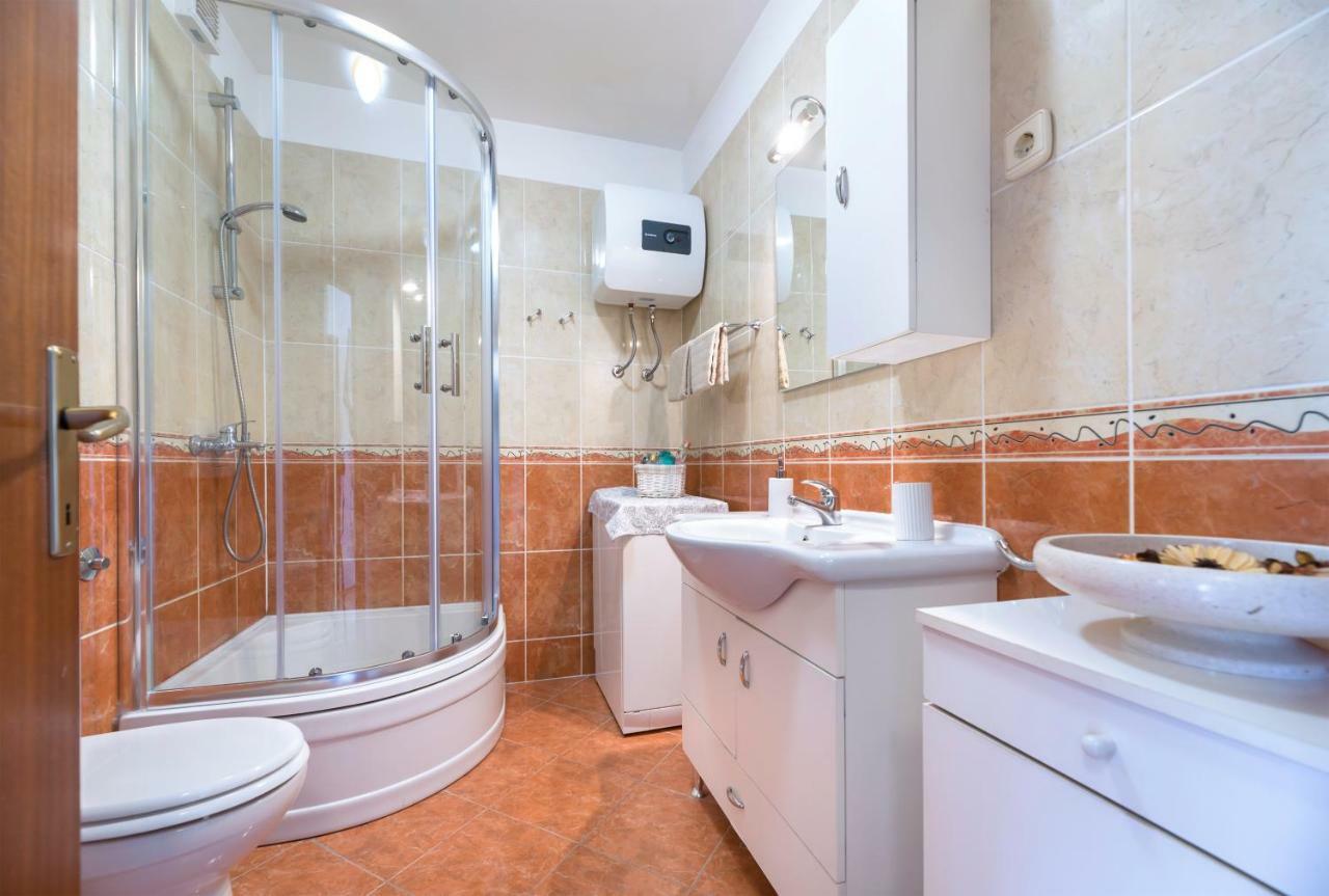 Apartment Kristina, Comfortable And Close To The Center Split Exterior foto